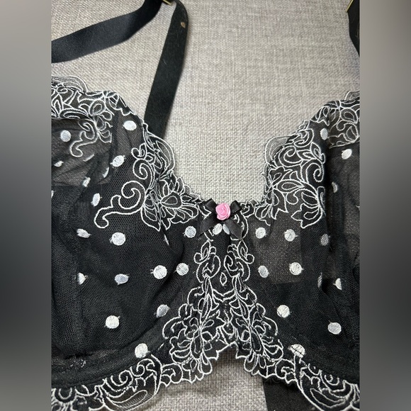 Cacique Black Sheer Lace Underwire Bra with White Embroidery - Picture 2 of 6